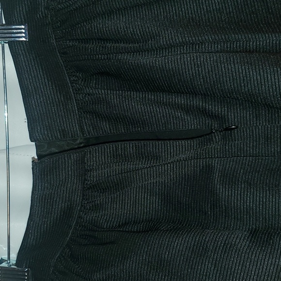 Banana Republic black skirt - Picture 3 of 6